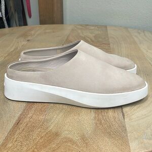 Wolf & Shepherd Cruise Mule 
Size 7.5 Women’s